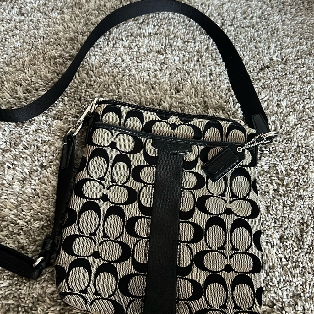 Women’s crossbody purse.